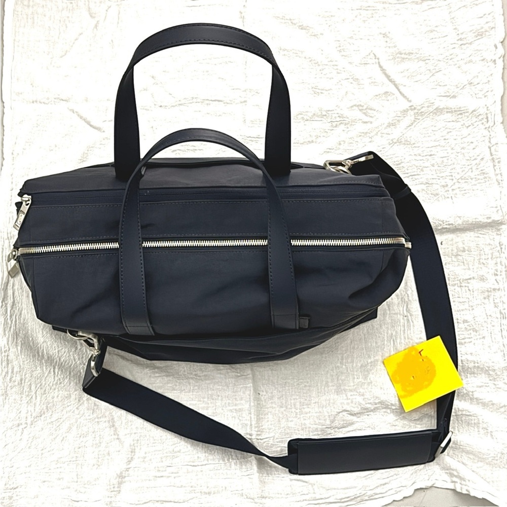 AWAY LUGGAGE- EVERYWHERE Travel Duffle Tote BAG- $120 (Orig. $198) - LIKE NEW